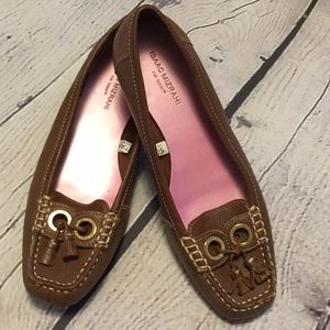 EUC Isaac Mizrahi Cognac Loafers w Tassels 8 1/2